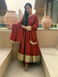 Ensemble Anarkali pour femme, tissé uni, manches longues, avec dupatta brodé, tenue indo-occidentale pour soirée - Product Image 6