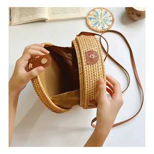 Sac en rotin avec incrustations de nacre, sac à main en osier artisanal pour un style plage élégant, origine Vietnam - Product Image 4