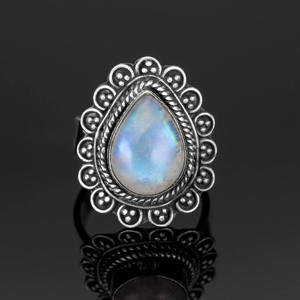 Bague en Pierre de Lune Arc-en-ciel de Créateur, Bijou Artisanal en Pierre Précieuse, Bague Élégante en Argent, Pierre de Naissance de Juin - Product Image 3