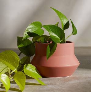 Pot de fleurs en céramique géométrique moderne avec finition mate, construction durable, décoration élégante pour plantes d'intérieur - Product Image 1