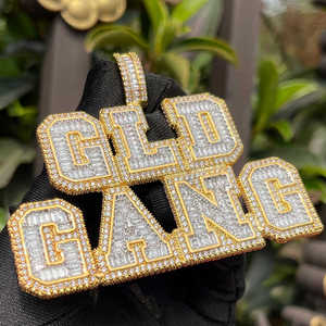 Colgante Unisex Personalizado de Plata 925 con Moissanita, Chapado en Rodio, Diseño Iced Out con Letra y Corte Brillante Redondo, para Joyería de Fiesta - Product Image 1