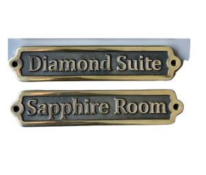 Meilleure vente Design personnalisé Plaque signalétique de qualité supérieure Vente en gros Plaque signalétique de style traditionnel pour la maison et l'hôtel - Product Image 1