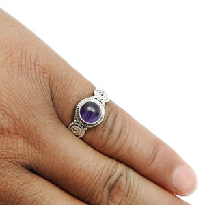 Fabricant de bagues personnalisées en argent sterling 925 de haute qualité avec pierre d'améthyste naturelle, bijoux bohèmes pour les fêtes, directement auprès du grossiste. - Product Image 3