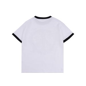 T-shirt blanc pour homme OEM ODM avec col rond, bordure noire, manches courtes, motif signe de la paix et impression de lettres gothiques personnalisées - Product Image 2