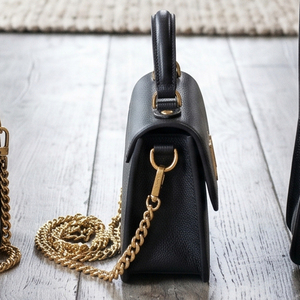Sac à bandoulière mini en cuir élégant pour femme avec chaîne dorée et fermeture à rabat - Product Image 5