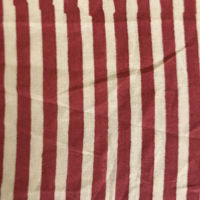 Tissu en coton imprimé à la main – Motif à rayures verticales rouges et blanches, textile indien