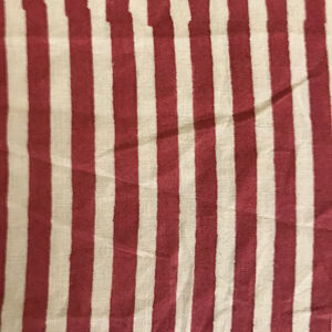 Tissu en coton imprimé à la main – Motif à rayures verticales rouges et blanches, textile indien - Product Image 4