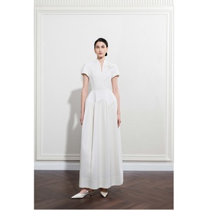ชุดเดรสสวยหรูสำหรับผู้หญิง ผลิตแบบ ODM รุ่น ELORIA SHIRT-COLLAR MIDI DRESS สีทราย ผ้า jacquard ผลิตแบบ ODM แขนสั้น ทรงเอไลน์ ชุดเดรสลำลองทันสมัย - Product Image 4