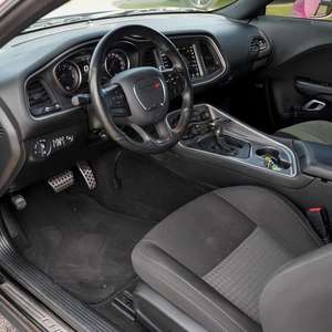 รถเก๋งมือสองปี 2021 รุ่นพรีเมียม 6.4L V8 สปอร์ต ทริม - Product Image 2
