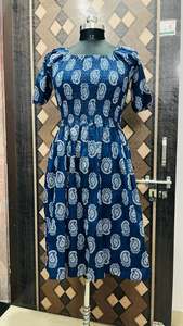 Hermoso Vestido Largo Amarillo con Estampado Floral, de Manga Corta, con Cuello en V Profundo, Estilo Moderno, para la Playa, para Mujer - Product Image 2