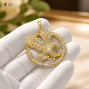 Pendentif Aigle Plaqué Or 18K Moissanite Taille Ronde Brillante Micro Sertissage Charme Thème Luxe Unisexe - Product Image 2