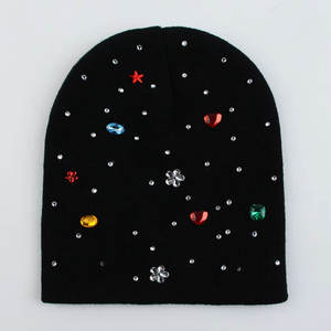 Gorro de Punto Clásico con Detalles de Cristales Brillantes para Clima Frío - Product Image 5