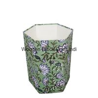 Poubelle en coton imprimé floral avec accessoire en bois écologique pour rangement et décoration intérieure polyvalente