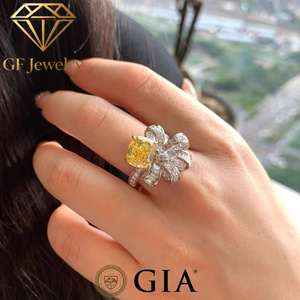 Bague en platine avec diamant jaune naturel taille coussin GIA et diamants pavés sur le côté, style antique, joaillerie fine - Product Image 1