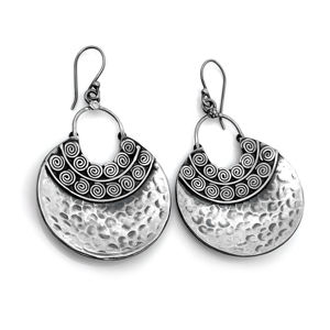 ต่างหูเงินแท้ 925 รุ่น Silver Mountain SKU7674 รูปทรงครึ่งวงกลมแบบตอกลายเกลียว  สำหรับผู้หญิง สไตล์โบโฮ/ชนเผ่า  พร้อมตราประทับ เหมาะสำหรับเป็นของขวัญ - Product Image 4