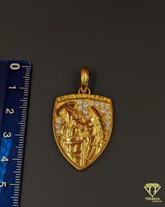 Colgante de escudo de guerrero personalizado premium con diamantes cultivados en laboratorio VVS en plata de ley 925 para hombre - Product Image 1