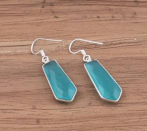 Pendientes de Plata de Ley Hechos a Mano con Calcedonia Azul Agua en Forma de Lágrima, Gema Facetada de Color Verde Esmeralda, Regalo de Boda de Lujo, Listos para Enviar - Product Image 3