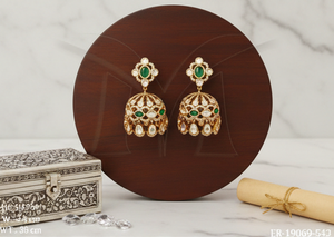 Pendientes Festivos con Acabado Antiguo para la Recepción de Haldi y Mehendi, Pendientes Elegantes para Bodas con un Look de Novia Impresionante - Product Image 5