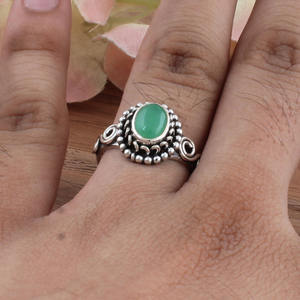 Bague classique artisanale en argent sterling avec turquoise verte naturelle en gros, sertie de milgrain - Product Image 6