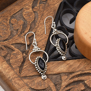 Boucles d'oreilles pendantes en onyx noir naturel, cabochon marquise, argent sterling 925, faites à la main, style vintage bohème, géométriques, avec pierres précieuses - Product Image 3
