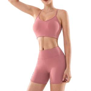 Conjunto de yoga sin costuras para mujer 2027, tela elástica y transpirable, pantalones cortos de cintura alta y sujetador halter con ajuste de soporte y diseño personalizado. - Product Image 1