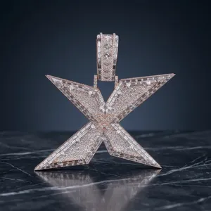 Colgante de lujo en forma de X con micro pavé de oro rosa y diamantes, piedra de laboratorio de corte baguette y redondo, unisex, para uso diario. - Product Image 1