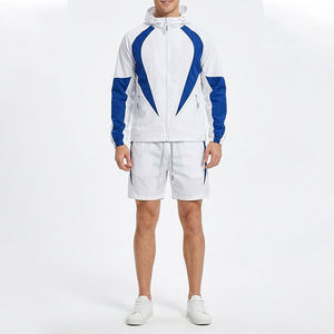Ensemble survêtement coupe-vent décontracté pour homme, personnalisé avec logo OEM, en nylon respirant, idéal pour l'automne, comprenant une veste à capuche et un short. - Product Image 1