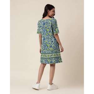 เดรสทรงเอพิมพ์ลายดอกไม้สีฟ้าและสีเขียวทำมือ ดีไซน์หรูหรา ความยาวระดับเข่า สวมใส่สบายและมีสไตล์ - Product Image 3