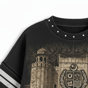 T-shirt personnalisé pour homme, avec motifs graphiques, en tissu épais, orné de strass, coupe courte, oversize, effet délavé, style streetwear vintage, coupe carrée et effet usé - Product Image 4