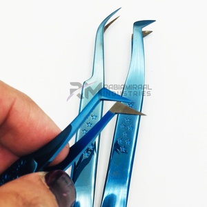 Juego de pinzas con punta curva y volumen de agarre optimizado, con mango personalizado en color plasma azul y empaque en caja de cartón para 4 pinzas (duradero) - Product Image 2