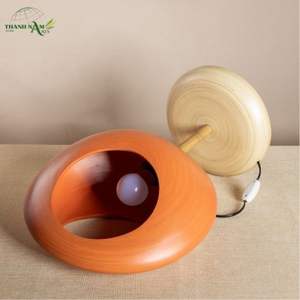 โคมไฟตั้งโต๊ะไม้ไผ่สานทำมือ ดีไซน์คลาสสิก เป็นมิตรกับสิ่งแวดล้อม เหมาะสำหรับเป็นของขวัญทางธุรกิจ จากบริษัท เทนห์ นาม อาร์ตส์ จีเอสซี - Product Image 4