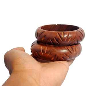 Ensemble de bracelets en bois de Sissoo faits à la main, bijoux artisanaux sculptés, bijoux rustiques bohèmes, bracelets en bois de Sheesham pour femmes, naturels et rustiques - Product Image 4