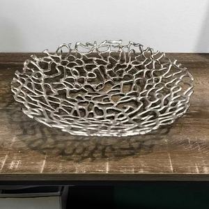 Latest Design Decorative Nickel Plating Round Serving Platter for Tableware and Kitchenware Wholesale Price Excellent Quality - Product Image 2