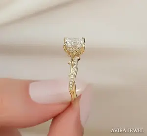 Anillo de Diamante Cultivado en Laboratorio al por Mayor, Corte Princesa de 1 Quilate, Oro Blanco de 10k, 14k, 18k, Anillo de Compromiso Solitario de Alta Gama para Mujer, Avira Jewels India - Product Image 2