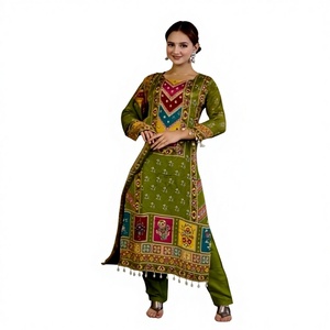 Nouvelle collection traditionnelle de designers, salwar kameez en soie chinon brodée avec des séquences, avec dupatta, sans plis - Product Image 1