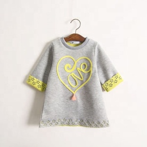 Túnica súper bonita y cómoda para niñas hecha de algodón elástico suave con características escote amor corazón motivo perforado adornos para niños - Product Image 2