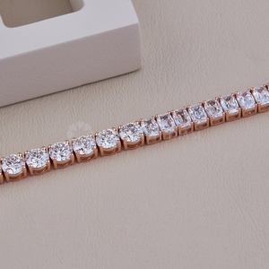 Brazalete de diseño elegante con diamantes redondos y de corte almohada creados en laboratorio, en oro macizo de 10K, 14K y 18K, de proveedor indio. - Product Image 2