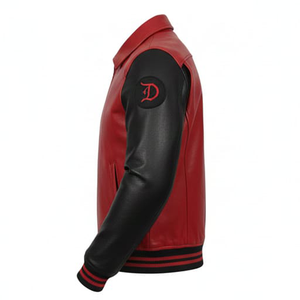 Blouson Bomber Varsity Personnalisé en Cuir et Toile Rouge et Noir pour Homme, Style Streetwear, Broderie Diable, Patch Frontal, Vente en Gros - Product Image 3