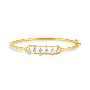 Brazalete de Diamantes en Forma de Círculo Lineal con Marco Delgado de Oro Amarillo y Diseño Moderno con Acento Vertical - Product Image 2