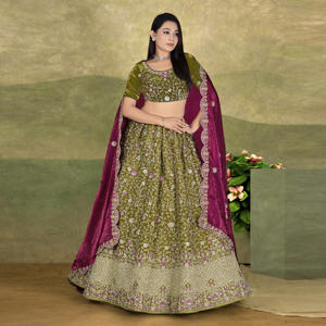 Lehenga Choli Fendy con bordado de hilo y zari, lehenga acampanada con ribete elaborado y dupatta a juego - Product Image 2