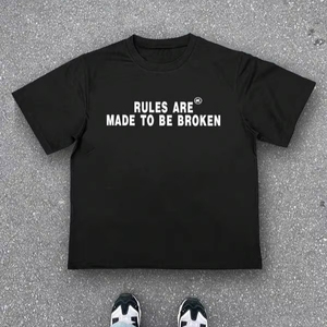T-shirt noir oversize en coton doux avec graphisme typographique urbain, style streetwear, impression personnalisée, fournisseur de t-shirts pour hommes OEM - Product Image 1