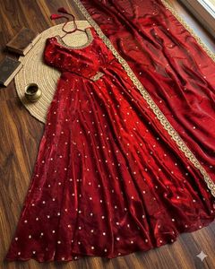 Elegante Conjunto de Vestido de Seda Fandy Space con Dupatta y Forro Interior de Crepé Suave, Estilo Tradicional para Ocasiones Especiales - Product Image 4