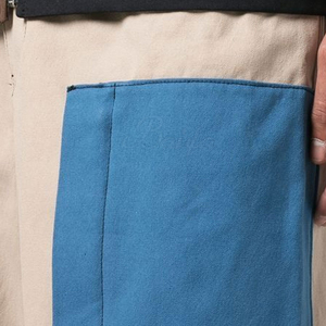 Pantalon cargo beige pour homme avec poches bleues, taille élastique, style workwear, en toile de polyester et coton, respirant, poids moyen - Product Image 5