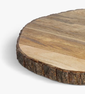 Support à gâteau rond en bois à bord naturel avec pince pour étiquette, plateau rustique en écorce d'arbre pour événements - Product Image 6