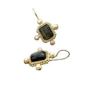 Boucles d'oreilles en coquillage plaqué or et pierre Labradorite Bijoux de mode artisanaux avec fil d'oreille pour les mariages et les fêtes - Product Image 4