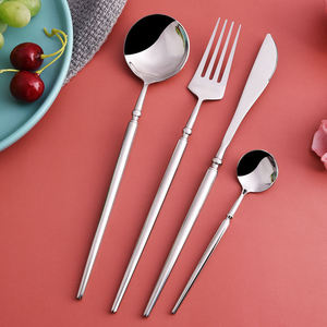 Ensemble cadeau de steak personnalisé, couverts en acier inoxydable à long manche gravés sur mesure avec finition miroir, capacité de 10 ml - Product Image 1