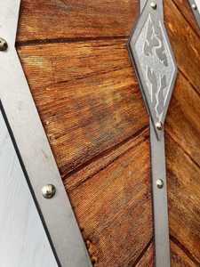 Escudo de Guerrero de Madera Hecho a Mano |   Disfraz Vikingo, Decoración Rústica - Product Image 4