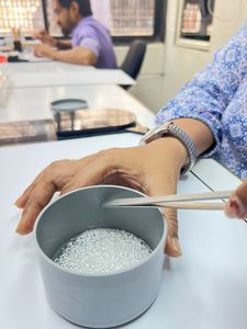 เพชรทรงกลมเจียระไนแบบกลม ไร้การรับรอง น้ำหนัก 0.01 กะรัต ขนาด 1.0 มม. สี DEF ความสะอาด VVS VS สำหรับทำเครื่องประดับ - Product Image 4