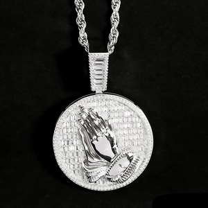 Pendentif Mains en Prière en Moissanite Iced Out, Argent 925, Breloques Religieuses, Design Croix, Coupe Baguette, Sertissage Canal, Collier Pendentif - Product Image 6