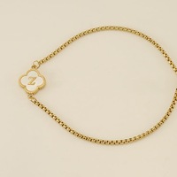 Bracelet tendance en acier inoxydable doré avec pendentif trèfle pour femme – Collections de mode pour soirées